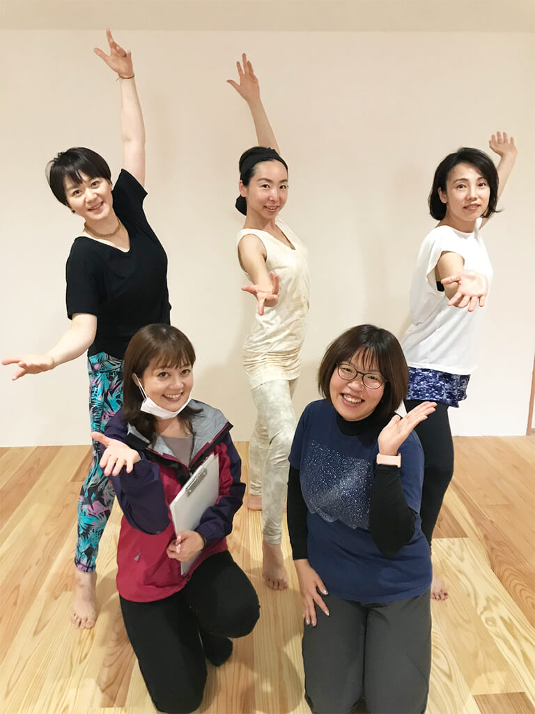 インストラクターの皆さんと佐藤アナウンサー